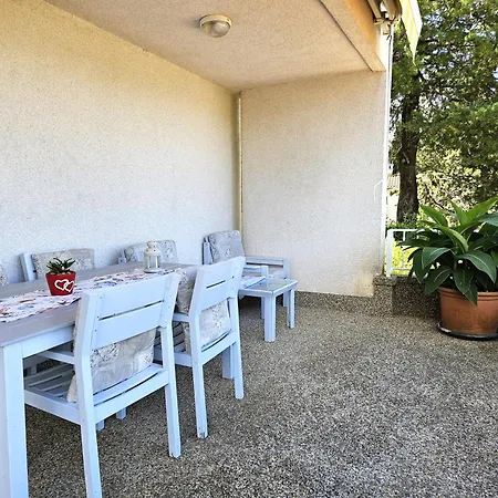 Apartment Mirko Malinska